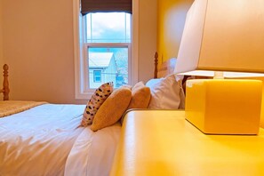 4 Schlafzimmer, Schreibtisch, Bügeleisen/Bügelbrett, Reisekinderbett