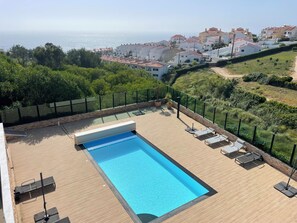 Alberca al aire libre y alberca climatizada