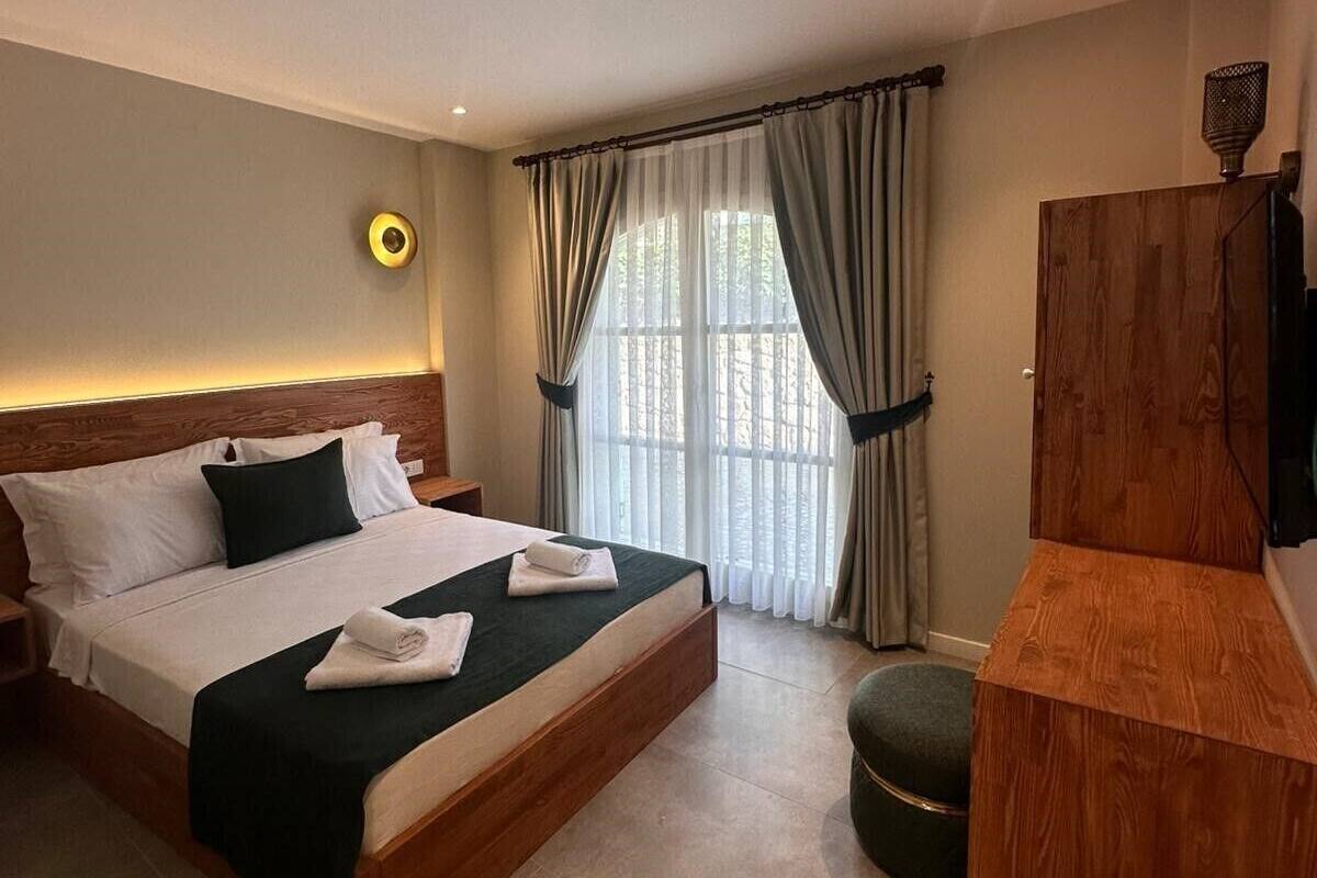 Habitación clásica, vista a la bahía | Caja de seguridad en la habitación y escritorio