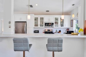 Ferienhaus, Mehrere Betten, Poolzugang, Bergblick (Palm Springs Mountainside Paradise) | Eigene Küche | Kühlschrank, Mikrowelle, Ofen, Herdplatte