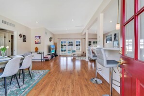 Hus, flere senger, adgang til basseng, fjellutsikt (Palm Springs Mountainside Paradise) | Innvendig