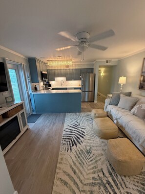 Una Smart TV, una chimenea