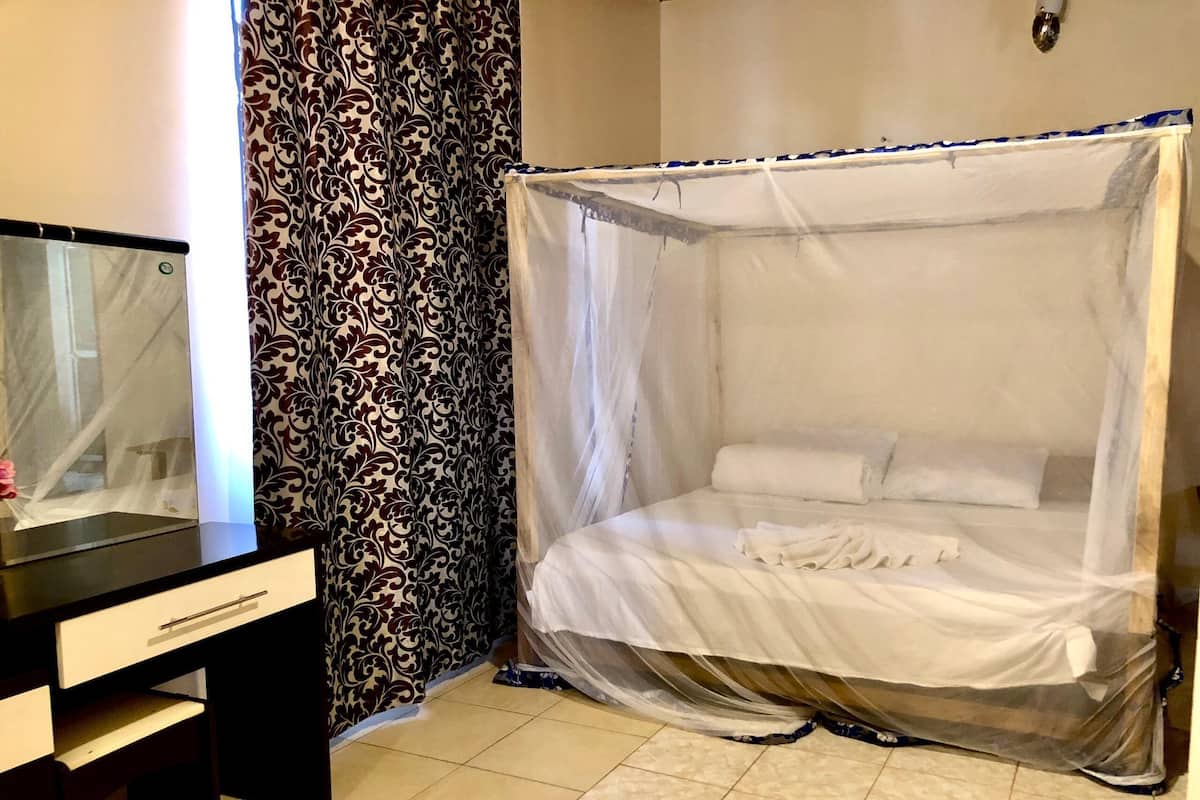 Iron/ironing board, free WiFi