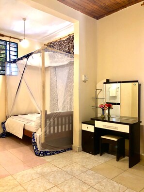 Iron/ironing board, free WiFi - Nyota Safari Lodge Moshi (Moshi)