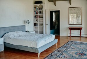 4 bedrooms, iron/ironing board, WiFi, bed sheets - House for a crowd...with a dock (Damariscotta)