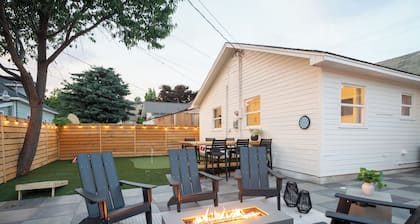 Lake & Lounge - Mid Century - Cozy 3 beds - Walk to Town, Putting Green, Pets