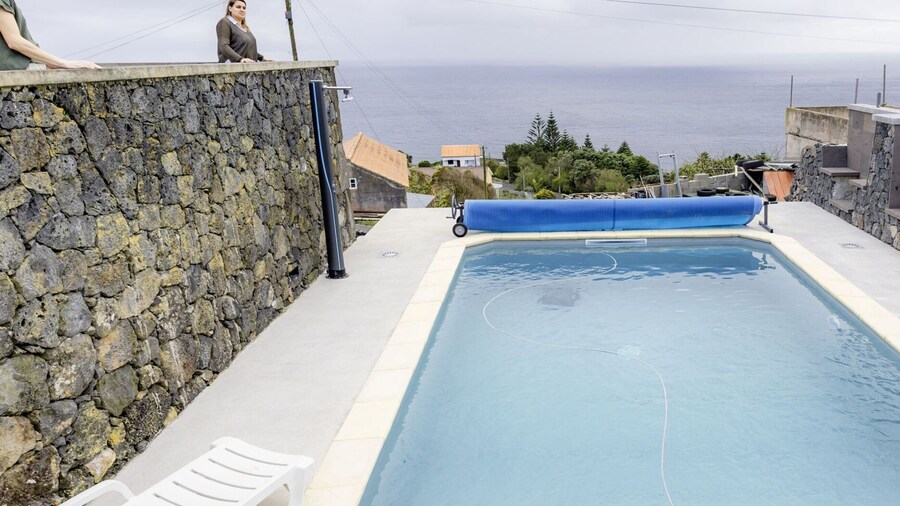 Sunset Pool House in Feteira