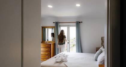 Sunset Pool House in Feteira