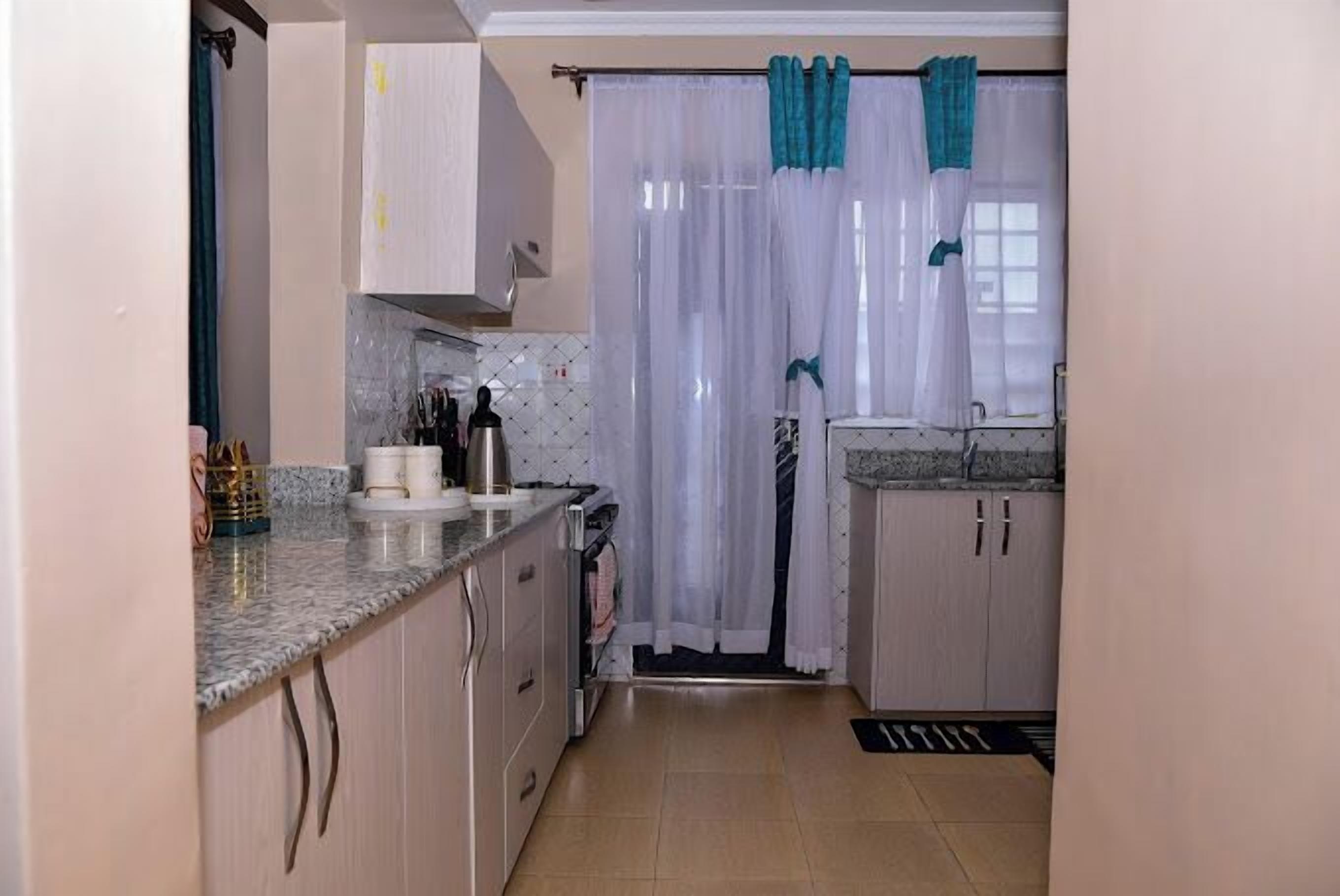Family Apartment | Private kitchen | Fridge, microwave, cookware/dishes/utensils