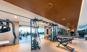 Interior - Canal View Luxury Pool Access & Hot Tub (Dubai)