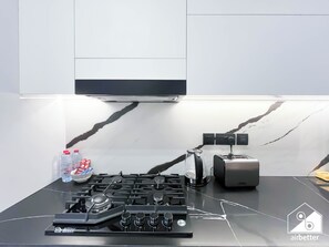 Στούντιο, 1 King Κρεβάτι, Θέα στο Κανάλι (0 Bedroom) | Ιδιωτική μικρή κουζίνα | Φούρνος, βραστήρας νερού