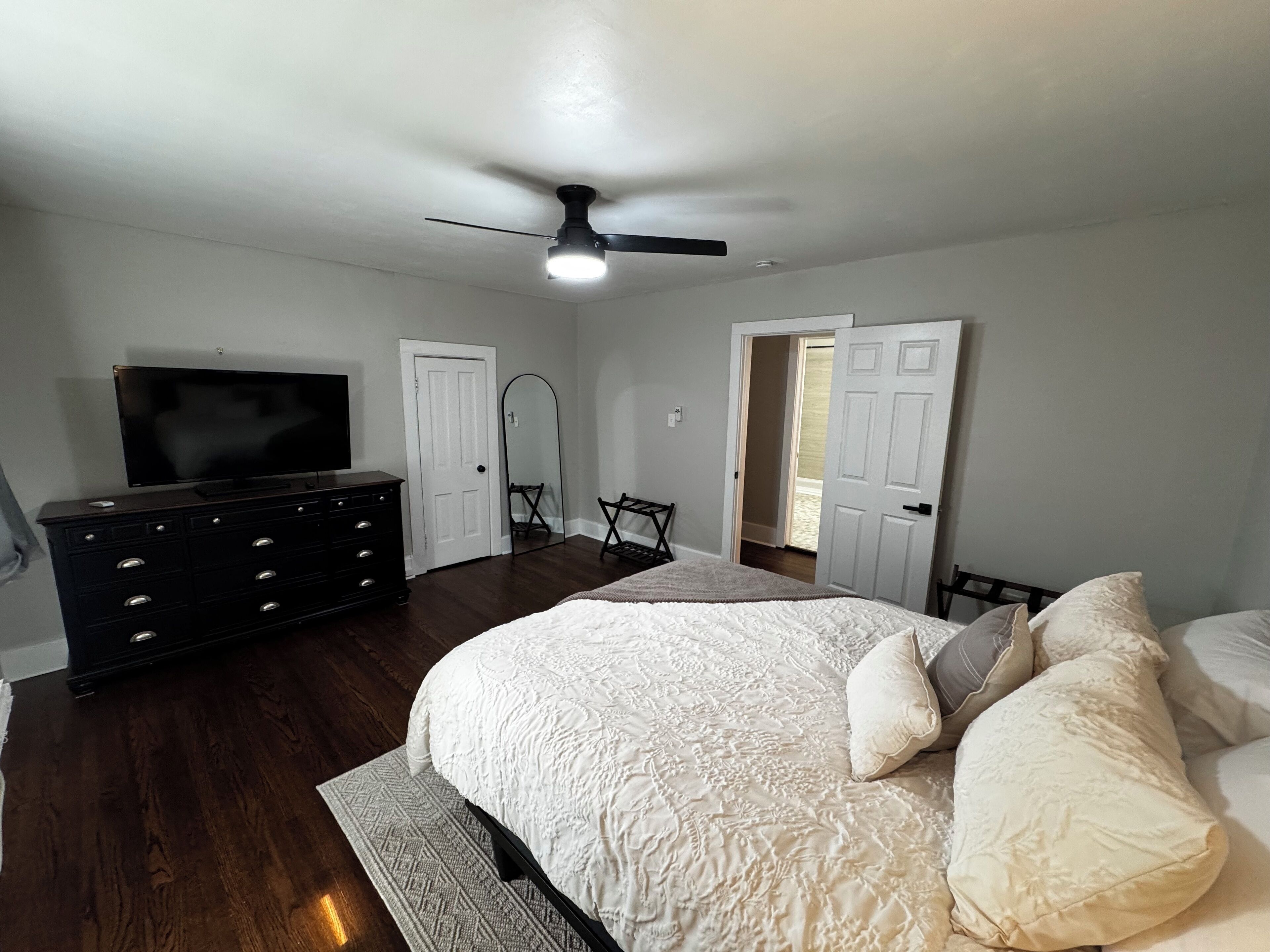 Middle bedroom.  Every bedroom also has a full length easel mirror.