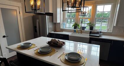 Historic Charm Meets Modern Comfort - 5BR, 6BA farmhouse 1 mile from ND Stadium!