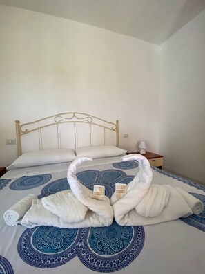 2 bedrooms, iron/ironing board, travel cot, free WiFi - For rent 2 rooms located 5 minutes from the historic center and the first beach. (Maratea)