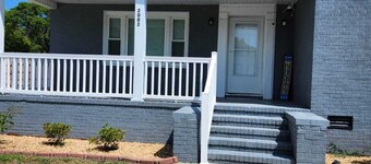 Charming 2-bedroom house in Fayetteville with AC, WiFi