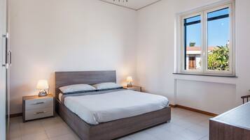 Bügeleisen/Bügelbrett, Babybetten, kostenloses WLAN, Bettwäsche