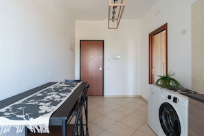 Standard Apartment, 1 Bedroom (Apartment) | Dining room