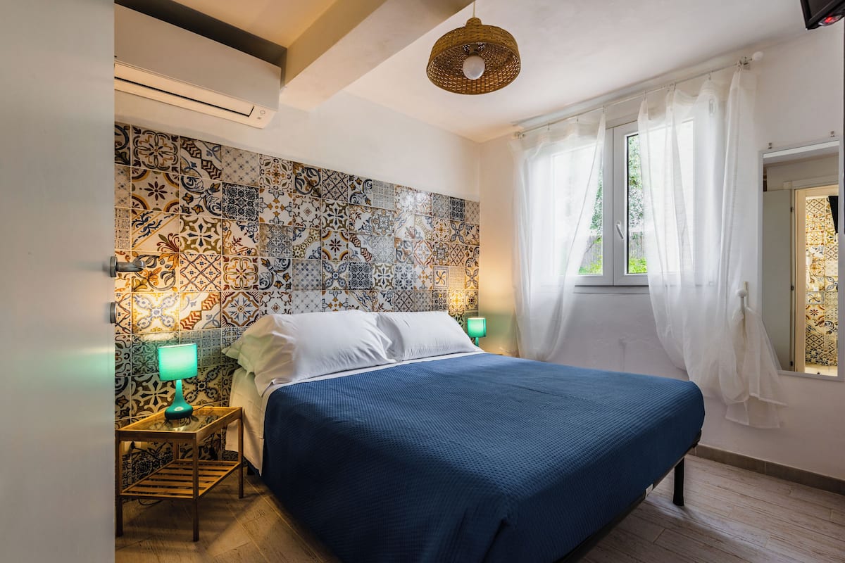 Cots/infant beds, free WiFi, bed sheets
