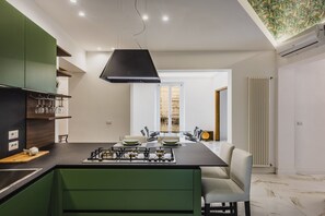 Standard Apartment, 2 Bedrooms (Apartment) | Private kitchen | Fridge, microwave, oven, stovetop