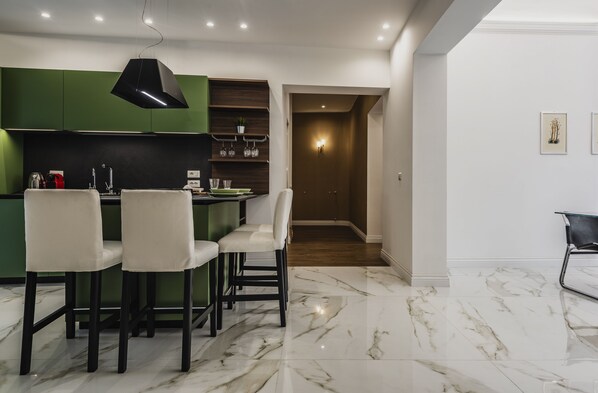 Standard Apartment, 2 Bedrooms (Apartment) | Dining room