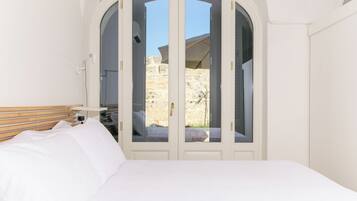 Standard Studio, 1 Bedroom (Apartment) | Cribs/infant beds, free WiFi, bed sheets