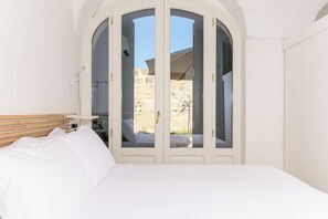 Standard Studio, 1 Bedroom (Apartment) | Cots/infant beds, free WiFi, bed sheets