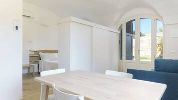 Basic Studio, 1 Bedroom (Apartment) | Living area