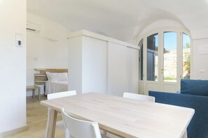 Basic Studio, 1 Bedroom (Apartment) | Living area