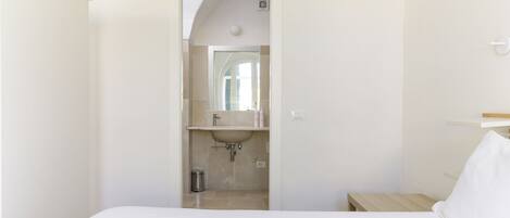 Cribs/infant beds, free WiFi, bed sheets