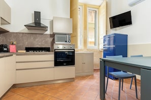 标准公寓, 2 间卧室 (Apartment) | 起居区 | 30-英寸电视(配备卫星频道)