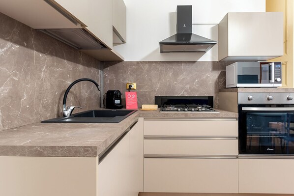 Căn hộ Tiêu chuẩn, 2 phòng ngủ (Apartment) | Bếp riêng | Tủ lạnh, lò vi sóng, lò nướng, bếp nấu 