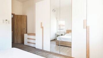 Appartamento Standard, 2 camere da letto (Apartment) | Una scrivania, ferro/asse da stiro, Wi-Fi gratuito