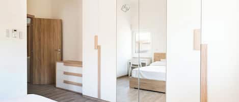 Standard-Apartment, 2 Schlafzimmer (Apartment) | Schreibtisch, Bügeleisen/Bügelbrett, kostenloses WLAN