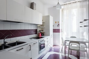 Standard Apartment, 2 Bedrooms (Apartment) | Private kitchen | Fridge, microwave, oven, stovetop