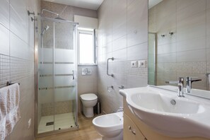 Maison Standard, 2 chambres (Apartment) | Salle de bain