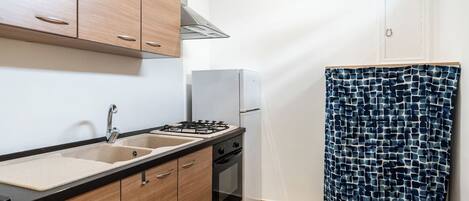 スタンダード アパートメント 2 ベッドルーム (Apartment) | 専用キッチン | オーブン、コンロ、調理器具と食器