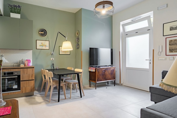 Standard Apartment, 1 Bedroom (Apartment) | Dining room