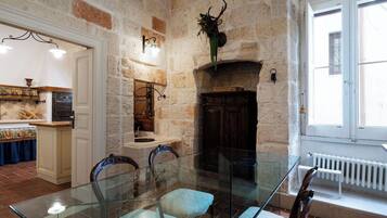 Standard Apartment, 2 Bedrooms (Apartment) | Dining room