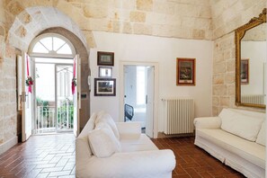 Standard Apartment, 2 Bedrooms (Apartment) | Living area