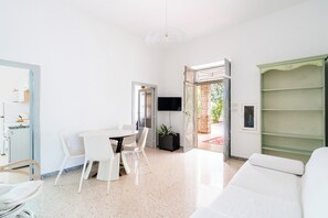 Standard Villa, 4 Bedrooms (Apartment) | Living area