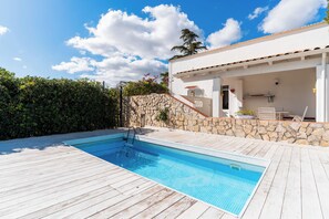 Seasonal outdoor pool, pool loungers