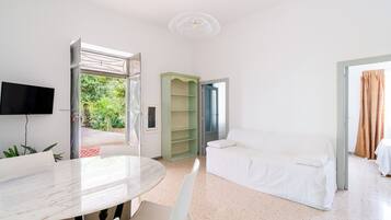 Vila standard, 4 quartos (Apartment) | Área de estar