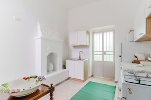 Standard Villa, 4 Bedrooms (Apartment) | Private kitchen