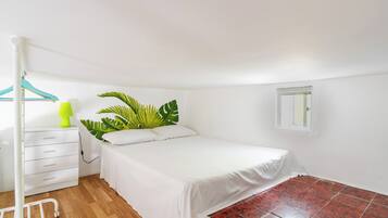 Vila standard, 4 quartos (Apartment) | Ferros/tábuas de passar roupa, Wi-Fi de cortesia, roupa de cama