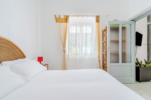 Villa Standard, 4 chambres (Apartment) | Fer et planche à repasser, accès au Wi-Fi (inclus), literie fournie