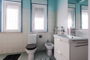 Bathroom - Villetta Argonauti con Piscina by Wonderful Italy (Syracuse)
