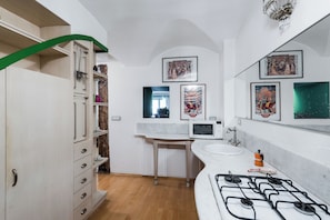 Appartement Standard, 1 chambre (Apartment) | Cuisine privée | Réfrigérateur, micro-ondes, plaque de cuisson