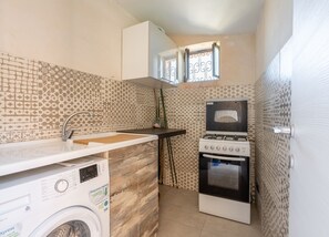 Comfort Apartment, 2 Bedrooms (Apartment) | Private kitchen | Fridge, microwave, stovetop, toaster