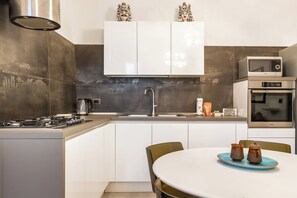 Comfort Apartment, 2 Bedrooms (Apartment) | Private kitchen - Nicu Amuri con Terrazza a Noto by Wonderful Italy (Noto)