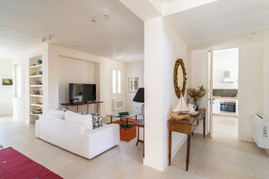 Standard Villa, 5 Bedrooms (Apartment) | Living area | 30-inch TV with satellite channels